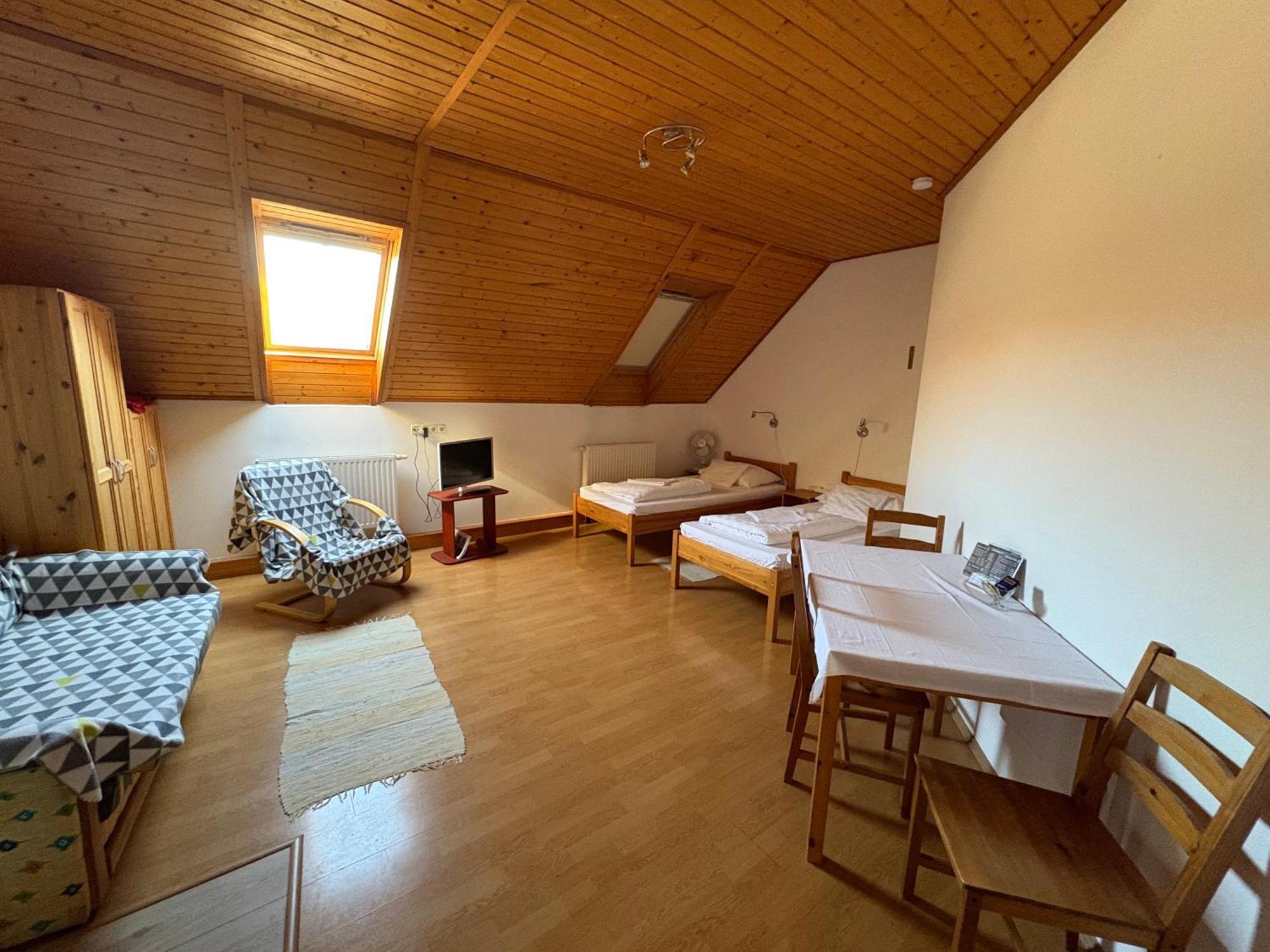 Haramia Csapszek Es Fogado Hotel Szombathely Buitenkant foto