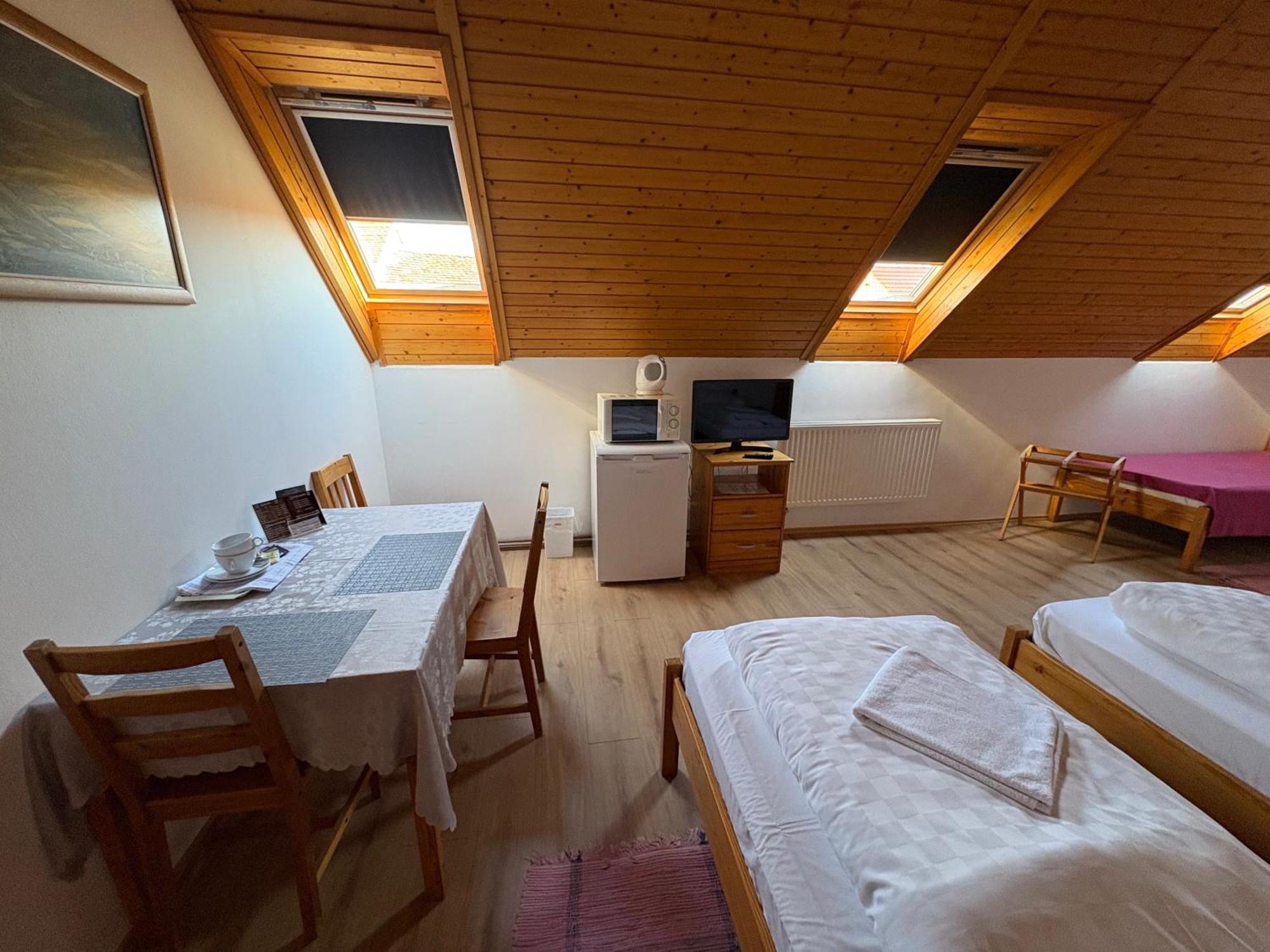 Haramia Csapszek Es Fogado Hotel Szombathely Buitenkant foto