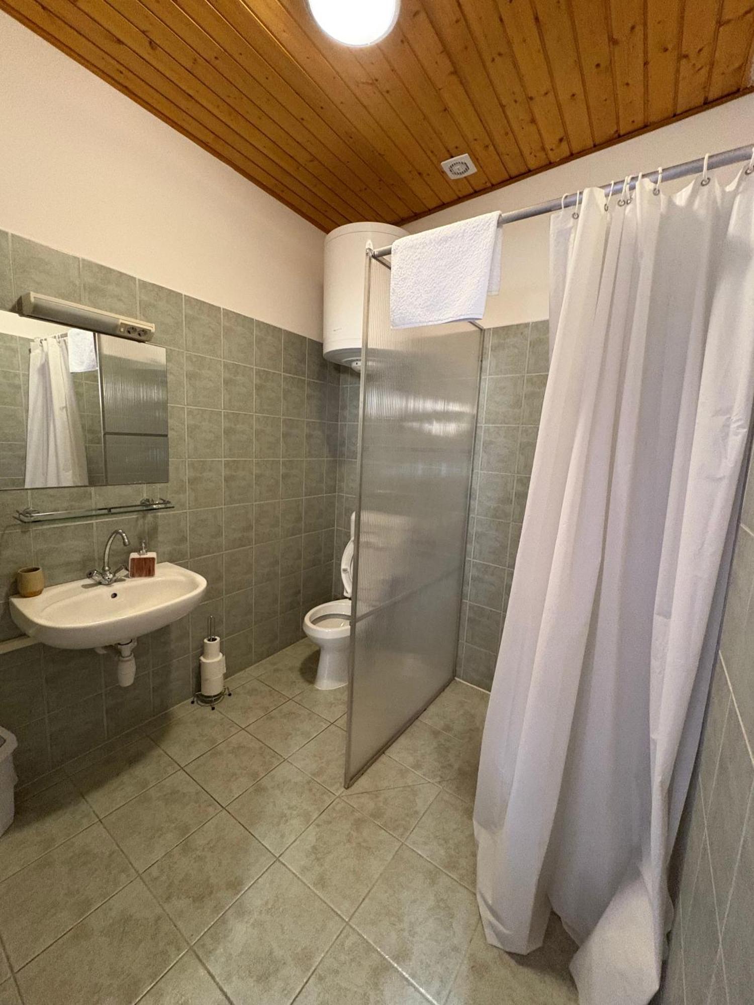 Haramia Csapszek Es Fogado Hotel Szombathely Buitenkant foto