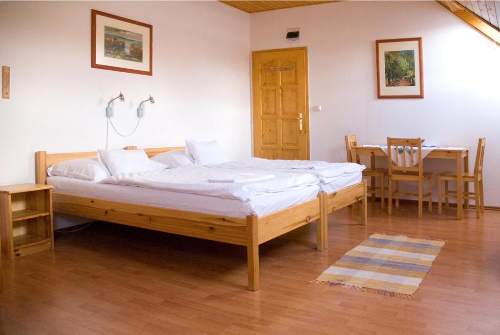 Haramia Csapszek Es Fogado Hotel Szombathely Kamer foto