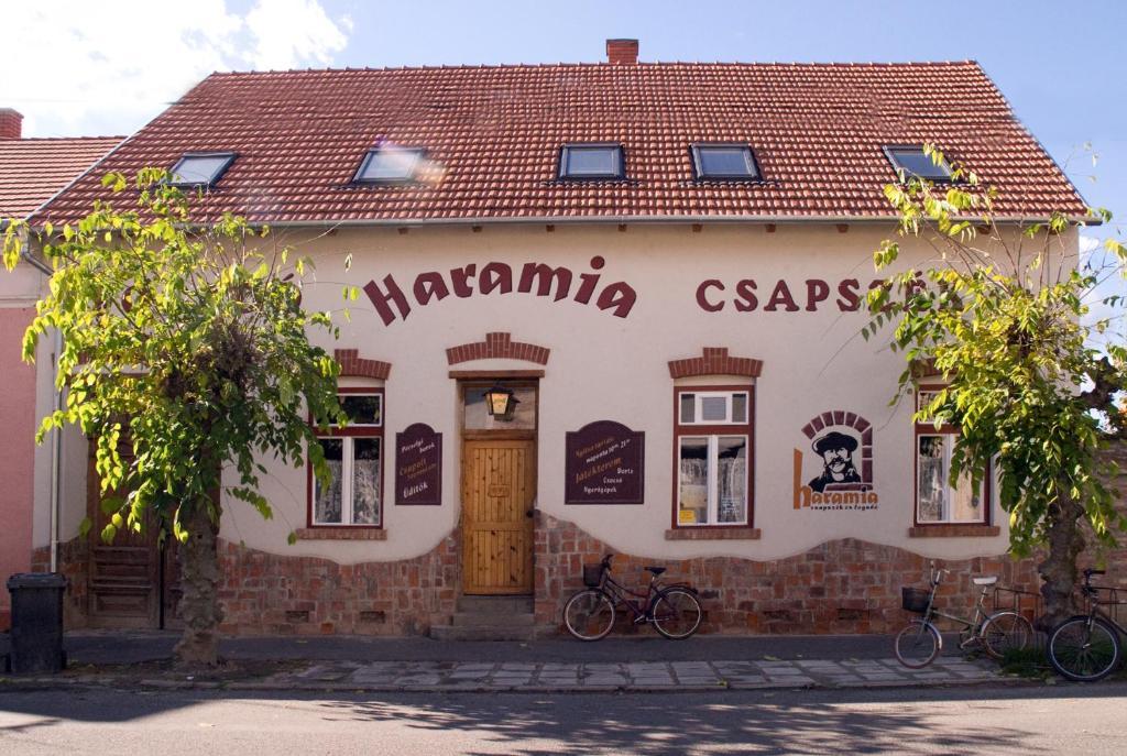 Haramia Csapszek Es Fogado Hotel Szombathely Buitenkant foto